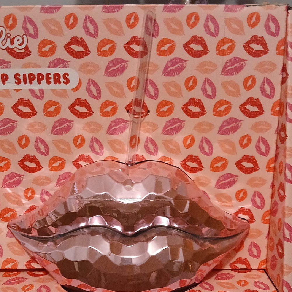Lip Sippers Set - Red and Pink With Straws - Picture 2 of 7